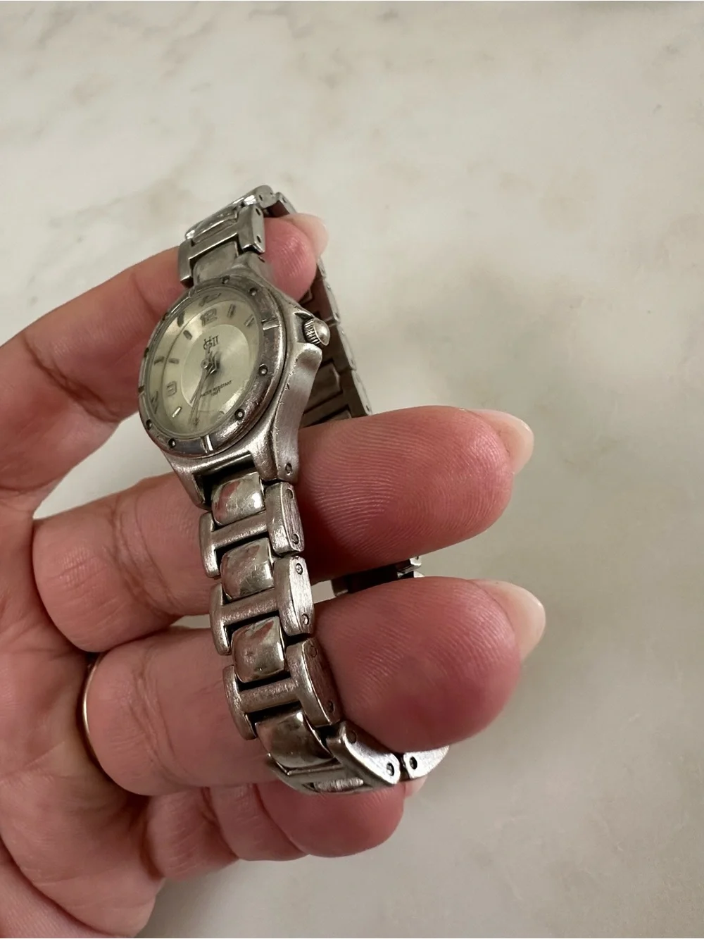 Vintage VG ll Ladies Quartz Watch Silver Tone V8234